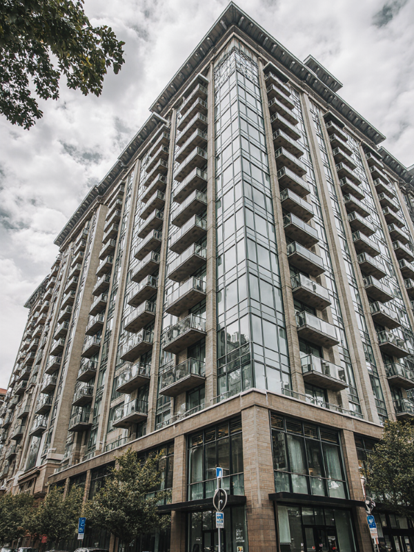 apartment building toronto